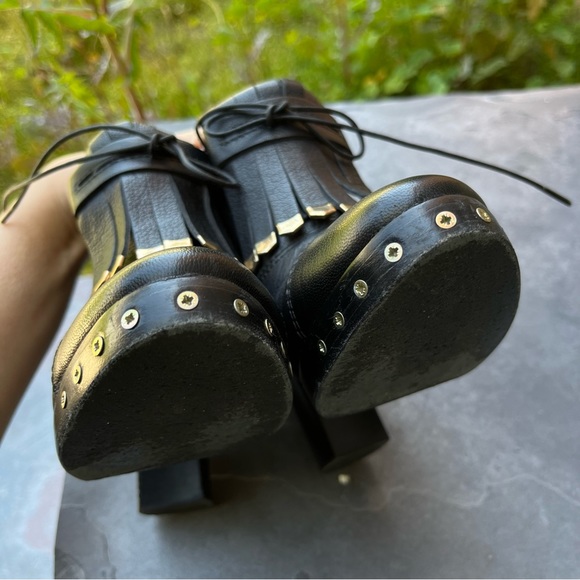 Designer Lanvin black Oxford heels with gold detailing. - Picture 9 of 10